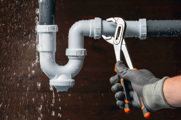 Professional Drain Cleaning technician working in Alderpoint, CA